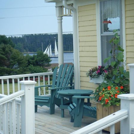 Bayview Pines Country Inn B&B Мехоун-Бей Екстер'єр фото