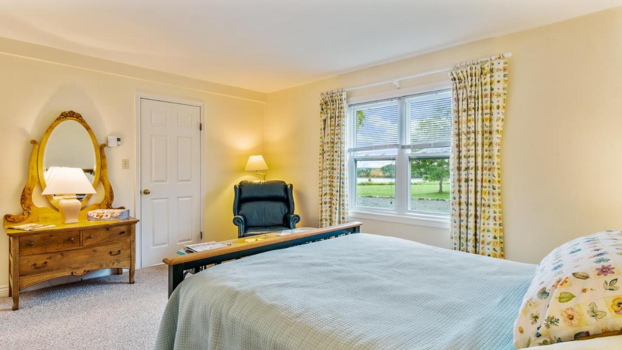 Bayview Pines Country Inn B&B Мехоун-Бей Екстер'єр фото