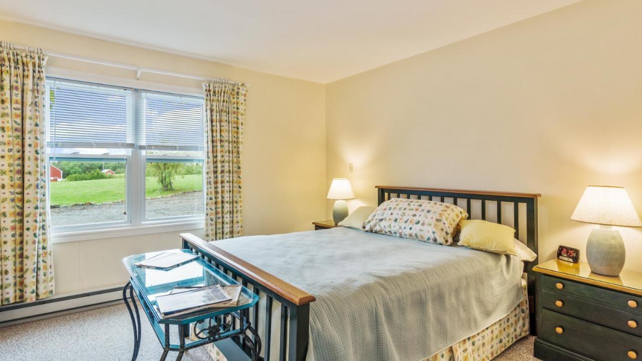 Bayview Pines Country Inn B&B Мехоун-Бей Екстер'єр фото